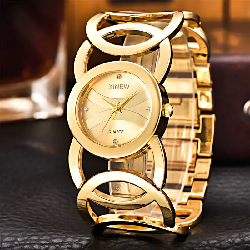 Une très belle montre luxueuse de steel magic 2024 pour femme de couleur gold et argent