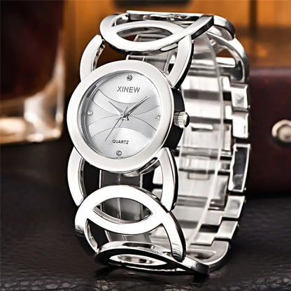 Une très belle montre luxueuse de steel magic 2024 pour femme de couleur gold et argent