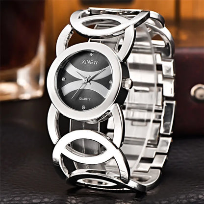 Une très belle montre luxueuse de steel magic 2024 pour femme de couleur gold et argent